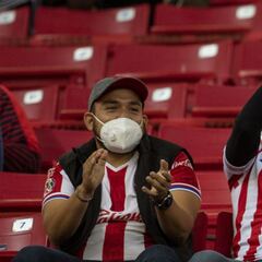 El color del Clásico: la tribuna del silencio roto