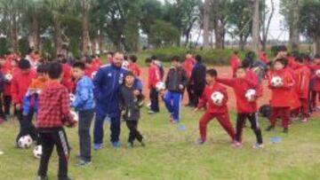 Soxna envía a los niños chinos que recomiendan 22 técnicos con el escudo del Madrid