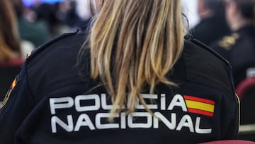 Un agente de la Policía Nacional durante la inauguración de las III Jornadas sobre Mujer, Igualdad y Seguridad, en el Centro Tecnológico de Seguridad en El Pardo, a 6 de marzo de 2023, en Madrid, (España). El Ministerio del Interior organiza de nuevo estas jornadas con motivo de la celebración del Día Internacional de la mujer, el próximo 8 de marzo. Durante el acto, Policía Nacional y Guardia Civil llevan a cabo una exhibición de medios a la que asisten estudiantes de la Comunidad de Madrid. El eje central de la jornada de hoy es una mesa redonda en la que se abordan las medidas para la igualdad implementadas y los retos de futuro en las Fuerzas y Cuerpos de Seguridad.
06 MARZO 2023;MUJER;8M;JORNADAS;IGUALDAD;SEGURIDAD;MUJER
Ricardo Rubio / Europa Press
06/03/2023