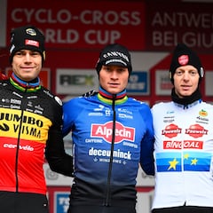 Van der Poel vuelve a triunfar por delante de Van Aert