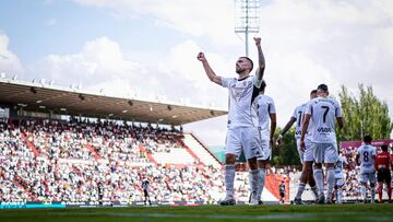 Agus Medina celebra su gol ante el Real Valladolid.