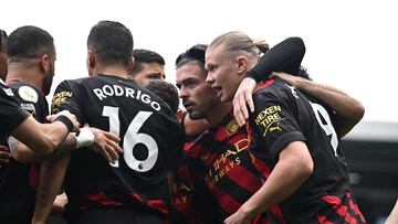 Soccer Football - Premier League - Fulham v Manchester City - Craven Cottage, London, Britain - April 30, 2023 Manchester City's Erling Braut Haaland celebrates scoring their first goal with teammates REUTERS/Dylan Martinez EDITORIAL USE ONLY. No use with unauthorized audio, video, data, fixture lists, club/league logos or 'live' services. Online in-match use limited to 75 images, no video emulation. No use in betting, games or single club /league/player publications. Please contact your account representative for further details.