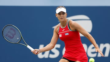 Rebeka Masarova resta en su partido contra Maria Sakkari en el US Open.