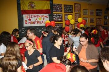 La expedición española al completo visitó la Casa Española en Montreal. Las 23 internacionales fueron recibidas como auténticas estrellas