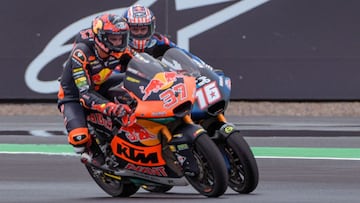 Augusto Fernández superando a Joe Roberts.