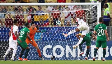 1-2. Jefferson Farfán marcó el segundo gol.