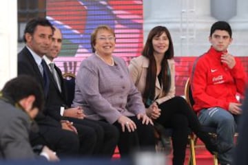 En La Moneda se realizó el lanzamiento del Trophy Tour del Mundial Sub 17. El trofeo recorrerá distintas ciudades de Chile.