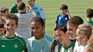 <b>LA GENTE ESTÁ CON NELSON. </b>Esta imagen vale más que mil palabras. El caboverdiano se ha convertido en todo un referente para los aficinaados verdiblancos. Vean si no.