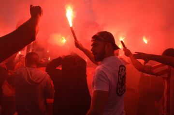 Los seguidores del Sporting de Gijón protagonizaron graves incidentes, con la policía, a la llegada del autobús del Sporting, en las inmediaciones del Molinón. 
