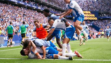 Los jugadores del Espanyol celebran un gol.