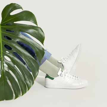 Está hecho con materiales reciclados de alto desempeño, enmarcados en el compromiso de adidas de utilizar elementos sostenibles.