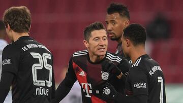 Bayern Munich&#039;s Polish forward Robert Lewandowski celebrates scoring the opening goal with his teammates during the German first division football Bundesliga match FC Augsburg v FC Bayern Munich in Augsburg, southern Germany, on January 20, 2021. (Ph