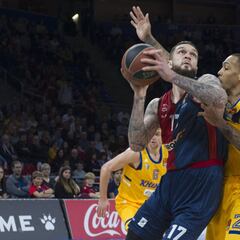 El Baskonia se exhibe ante el Khimki y se asienta en 'playoff'