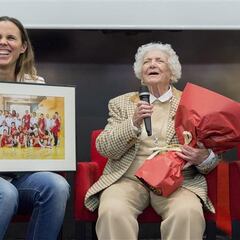 Adiós a una pionera: fallece Encarnación Hernández, ‘la niña del gancho’