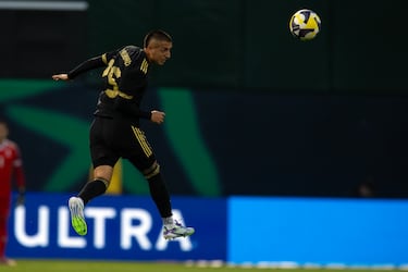 Roberto Alvarado ‘cuestiona’ el no regalo nada de Javier Aguirre