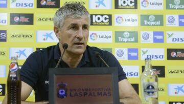 Quique Seti&eacute;n en rueda de prensa. 