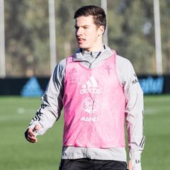 Santi Mina recibe el alta y podrá jugar contra el Huesca