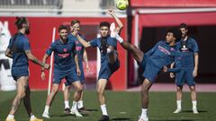 Munir, en el centro, durante un entrenamiento.