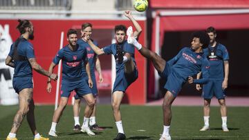 Munir, en el centro, durante un entrenamiento.