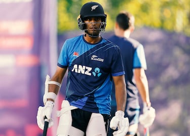 Jugador de críquet internacional de Nueva Zelanda.