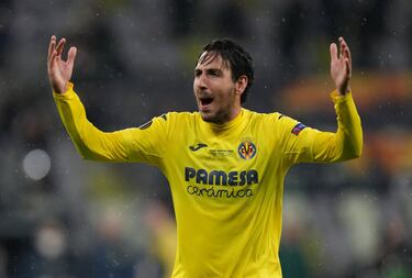 Vistió la camiseta del Real Madrid de 2006 a 2008 (en el filial) y en la temporada 2008-2009. Llegó al Villarreal en 2020, donde sigue en la actualidad. 