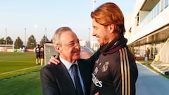 El presidente del Real Madrid, Florentino P&eacute;rez, felicita el a&ntilde;o nuevo 2020 al capit&aacute;n del equipo de f&uacute;tbol, Sergio Ramos, en la ciudad deportiva de Valdebebas.