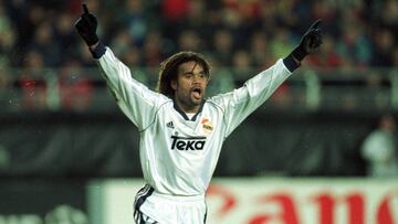 03-11-99. PARTIDO DE LA CHAMPIONS LEAGUE ALEGRIA DE KAREMBEU TRAS MARCAR EL UNICO TANTO EN EL PARTIDO ENTRE EL MOLDE-REAL MADRID. FOTO: JESUS AGUILERA