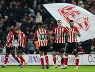 Soccer Football - Premier League - Sunderland v Crystal Palace - Stadium of Light, Sunderland, Britain - January 17, 2026 Sunderland's Omar Alderete and Daniel Ballard celebrates after the match REUTERS/Scott Heppell EDITORIAL USE ONLY. NO USE WITH UNAUTHORIZED AUDIO, VIDEO, DATA, FIXTURE LISTS, CLUB/LEAGUE LOGOS OR 'LIVE' SERVICES. ONLINE IN-MATCH USE LIMITED TO 120 IMAGES, NO VIDEO EMULATION. NO USE IN BETTING, GAMES OR SINGLE CLUB/LEAGUE/PLAYER PUBLICATIONS. PLEASE CONTACT YOUR ACCOUNT REPRESENTATIVE FOR FURTHER DETAILS..