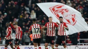 Soccer Football - Premier League - Sunderland v Crystal Palace - Stadium of Light, Sunderland, Britain - January 17, 2026 Sunderland's Omar Alderete and Daniel Ballard celebrates after the match REUTERS/Scott Heppell EDITORIAL USE ONLY. NO USE WITH UNAUTHORIZED AUDIO, VIDEO, DATA, FIXTURE LISTS, CLUB/LEAGUE LOGOS OR 'LIVE' SERVICES. ONLINE IN-MATCH USE LIMITED TO 120 IMAGES, NO VIDEO EMULATION. NO USE IN BETTING, GAMES OR SINGLE CLUB/LEAGUE/PLAYER PUBLICATIONS. PLEASE CONTACT YOUR ACCOUNT REPRESENTATIVE FOR FURTHER DETAILS..
