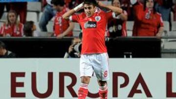 <b>CON LAS 'ÁGUILAS'. </b>Salvio, en un partido con el Benfica.