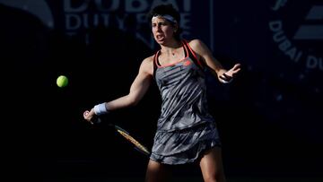 Carla Suárez barre a Strycova y está en segunda ronda