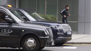 El entrenador del Atl&eacute;tico de Madrid, Diego Pablo Simeone, corriendo por Londres.