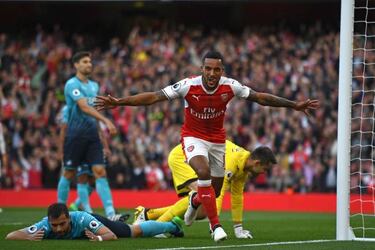 City pay for penalty profligacy as Arsenal move level at top