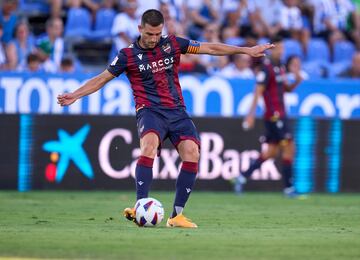 Postigo, capitán del Levante, durante su última visita a Butarque en el último Villa de Leganés. 