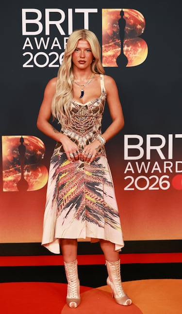 Skye Newman posa en la alfombra roja. 