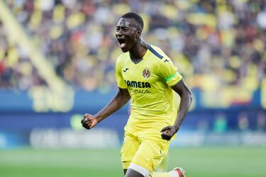 Fue de menos a más y alcanzó el punto álgido con su gol desde la frontal. En la primera mitad le costó aparecer y crear jugadas, pero tras el descanso todo cambió. Una vez más resultó determinante en la medular de un Submarino que se hinchó a marcar.










