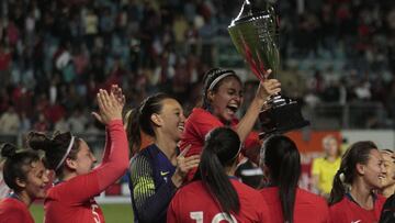 Futbol, Chile vs Uruguay.
Partido amistoso Femenino 2019.
El equipo de Chile deja la cancha despues del partido amistoso contra Uruguay disputado en el estadio Bicentenario El Teniente de Rancagua, Chile.
08/10/2019
Jorge Loyola/Photosport
Football, Chile vs Uruguay.
Friendly match 2019.
The Chilean team leaves the pitch after the friendly match against Uruguay at the El Teniente stadium in Rancagua, Chile.
08/10/2019
Jorge Loyola/Photosport