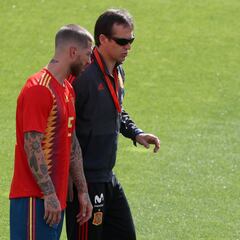 Spain World Cup squad pose for official Russia 2018 photo