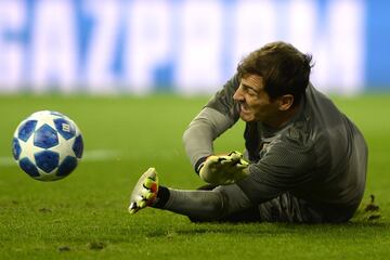 El portero español está teniendo una buena temporada con el Oporto. Actualmente el equipo luso es líder de la liga portuguesa. A sus 37 años Casillas sigue estando en plena forma, pero la calidad de la portería de España le pone difícil el regreso a la Ro