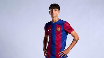Es difícil imaginar una irrupción mayor que la que protagonizó Marc Bernal en verano: del Cadete A al Barça Atlètic. En los últimos años se ha asentado en la posición de mediocentro o interior, pero cuando llegó al club probó de extremo y mediapunta. Destaca por poseer un físico impropio para un chico de 16 años, buen golpeo y muchísimo recorrido. Es el goleador más joven de la historia de Primera Federación.
