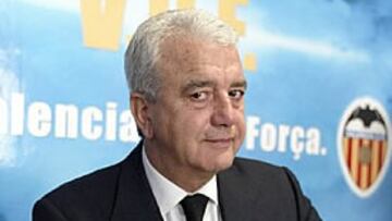 <b>CAMPAÑA ELECTORAL</b>. El ex presidente del Valencia es el impulsor de la candidatura a la presidencia del club 'Valencia, Cor i Forca'.