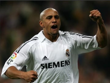 En 2011, Roberto Carlos jugaba y dirigía al Anzhi en la Primera División Rusa.