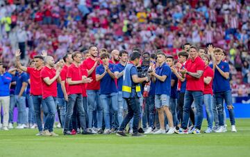 Homenaje al Juvenil de Fernando Torres, campeón de su liga. 