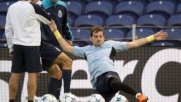 Casillas, durante el entrenamiento del Oporto previo al partido ante el Maccabi.