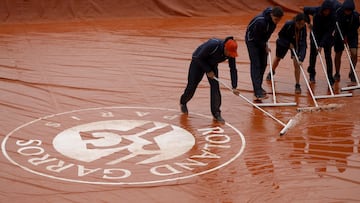 Bad weather halts Danielle Collins' French adventure