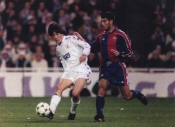 Zamorano jugador chileno del Real Madrid desde el 1992 al 1996 en la imagen junto a Pep Guardiola durante un clásico