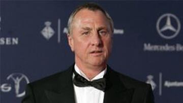 Cruyff: "Me parece excesivo ampliarle el contrato a Messi hasta el 2016"