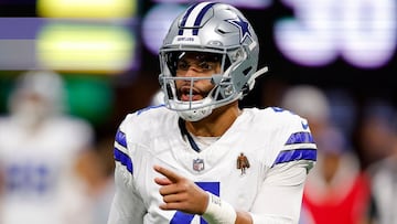 ATLANTA, GEORGIA - NOVEMBER 03: Dak Prescott #4 of the Dallas Cowboys reacts during the second quarter against the Atlanta Falcons at Mercedes-Benz Stadium on November 03, 2024 in Atlanta, Georgia. Todd Kirkland/Getty Images/AFP (Photo by Todd Kirkland / GETTY IMAGES NORTH AMERICA / Getty Images via AFP)