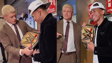 oportunidad de posar con el título de la WWE que le pertenece a Rhodes.