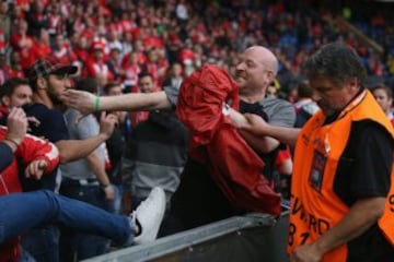 Incidentes entre los hinchas de Liverpool y Sevilla en Basilea